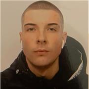 Me considero un profesor multifacético con gran capacidad de adaptación y múltiples metodología.